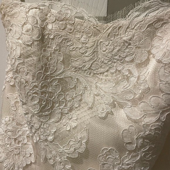 Jim Hjelm bridal gown - Picture 4 of 8